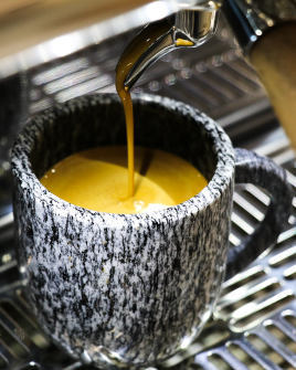 Kaffeetasse mit Griff aus Calanca Gneiss 1